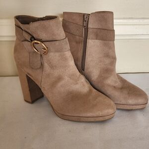 LC Lauren Conrad Tan Faux Suede Block Heel Buckle Ankle Boots Size 9 Cute!